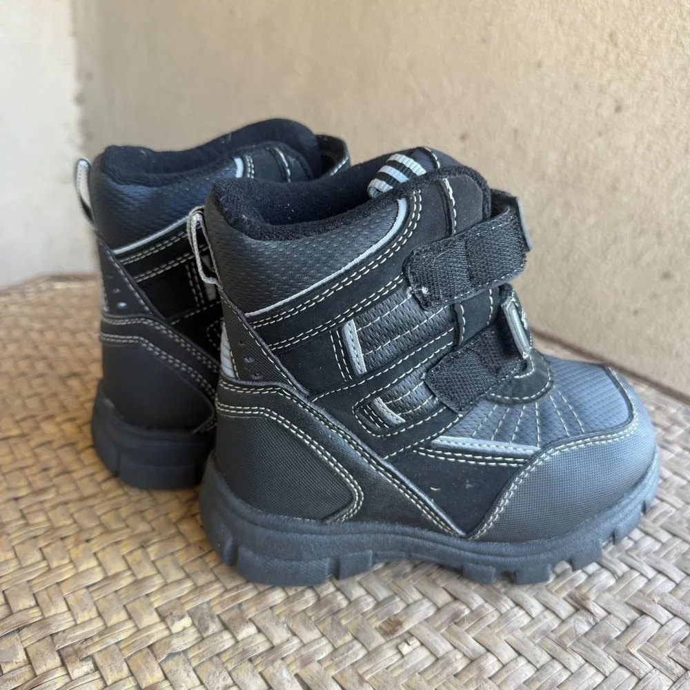 The Childrens Place Boys Black Snow Boots Winter Hook Loop Size 11 4097232869